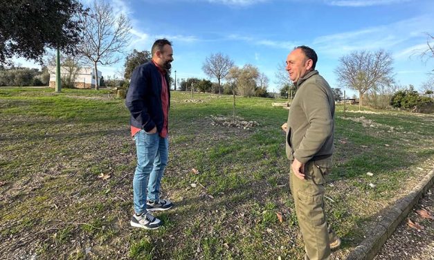 El Ayuntamiento planta trecientas nuevas especies en el Periurbano