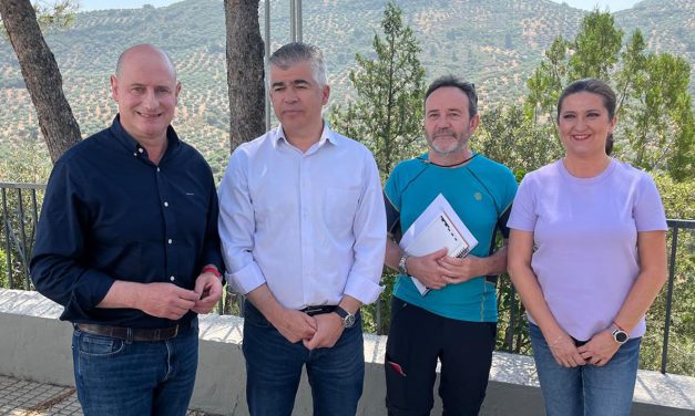 Responsables del IGME estudian soluciones a los problemas de abastecimiento de agua en la población de Villarbajo