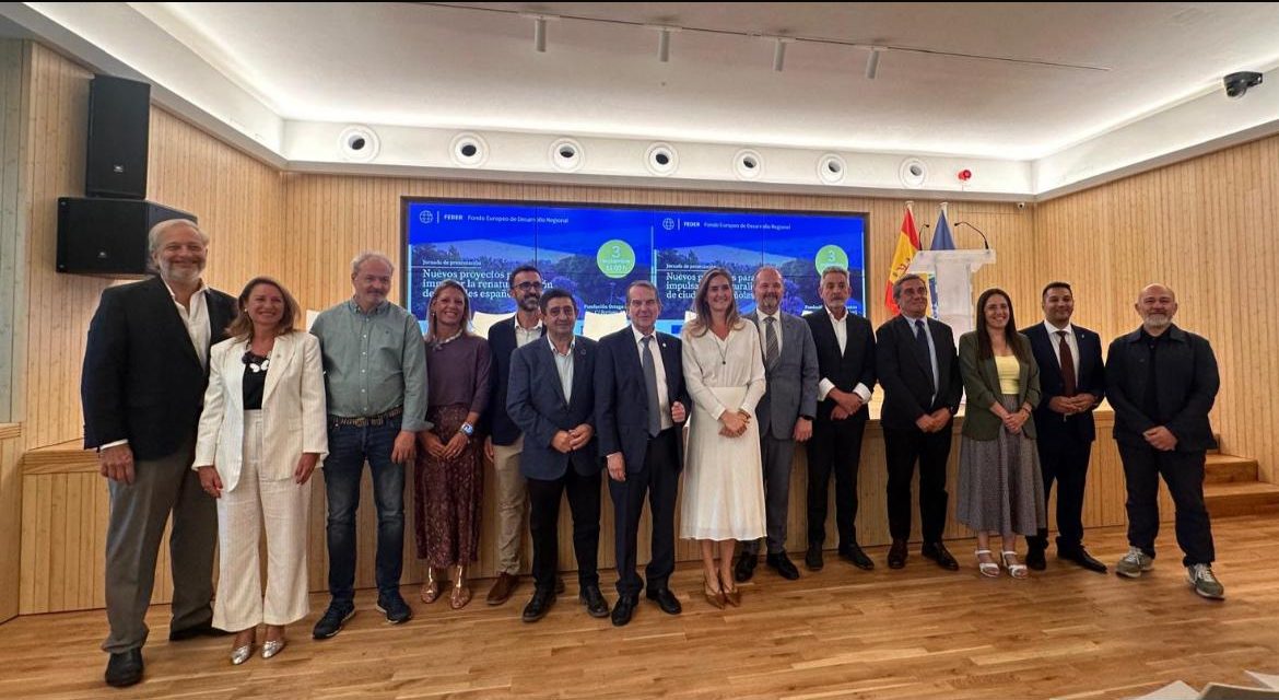 Reyes desgrana en Madrid el proyecto Renaturavía, con el que se pretende mejorar y fortalecer la Vía Verde del Aceite